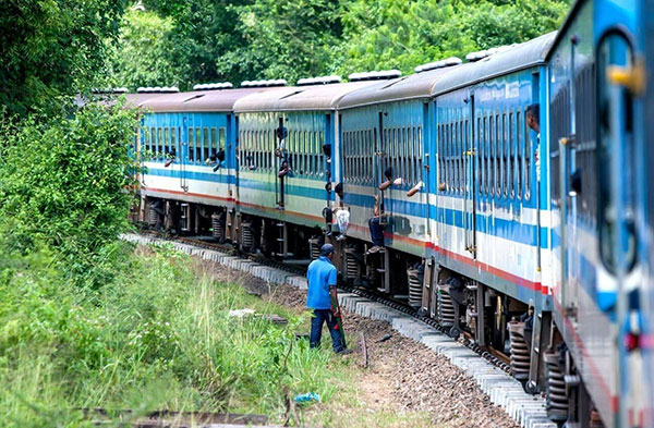 train-anurahapura