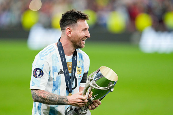 Messi takes the World Cup to Argentina